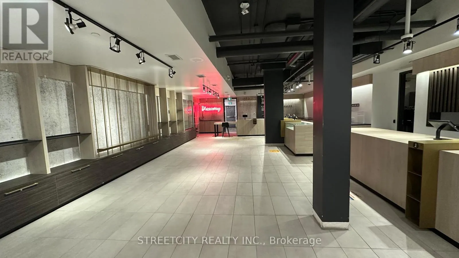 5 - 691 Richmond Street, London East, Ontario N6A 5M1