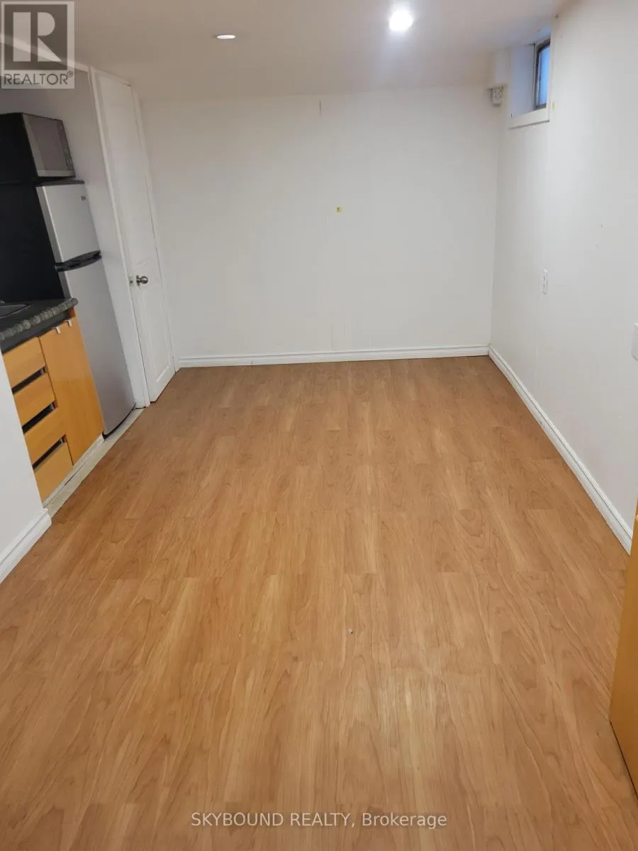 Other for rent: #5 - 746 Coxwell Avenue, Toronto, Ontario M4C 3C5