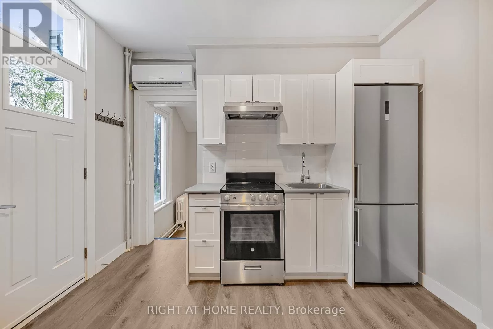 Other for rent: 5 - 82 Welland Avenue, St. Catharines, Ontario L2R 2N1