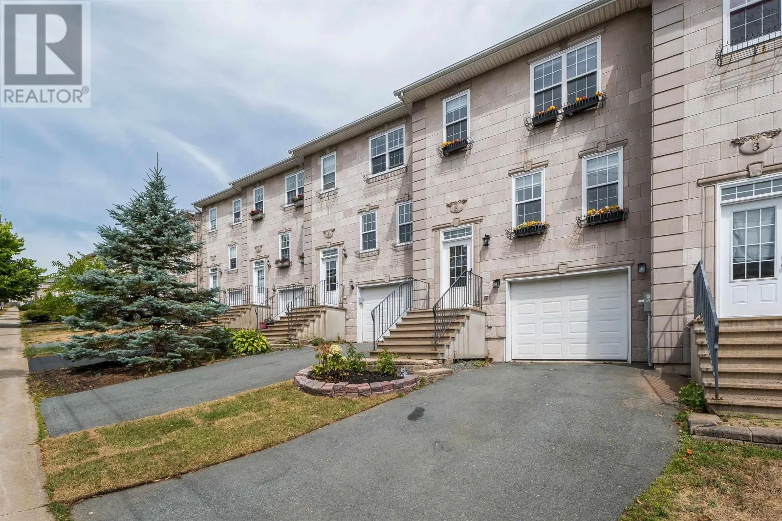 Row / Townhouse for rent: 5 Brigadier Court, Halifax, Nova Scotia B3M 4Y4