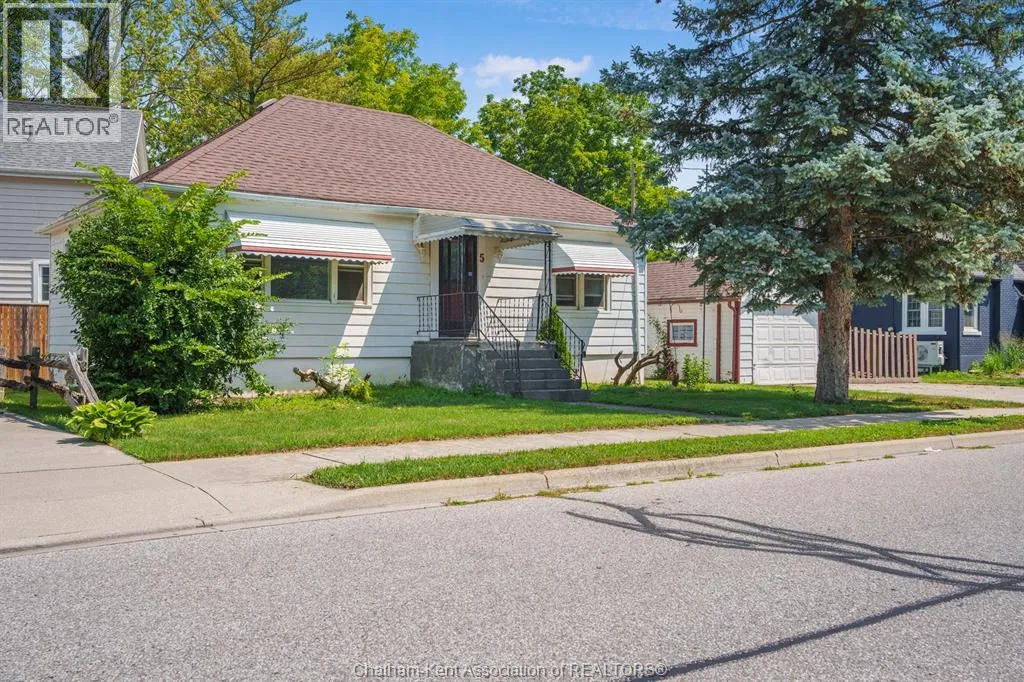 House for rent: 5 Buckingham Avenue, Chatham, Ontario N7M 3B5