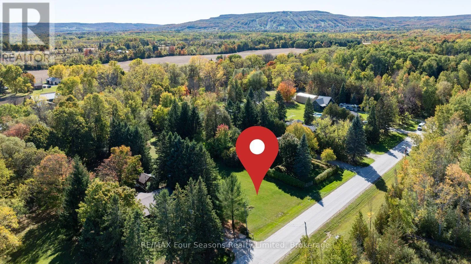 5 Caddo Drive, Clearview, Ontario L9Y 3Y9