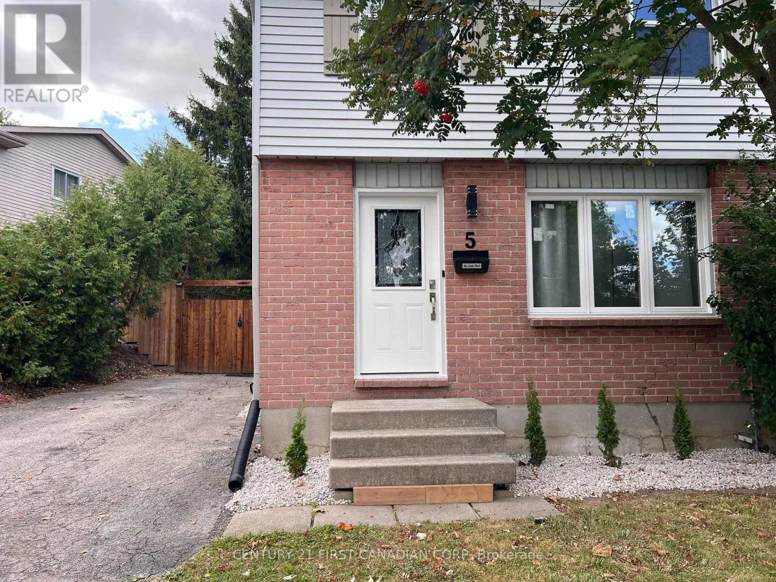 House for rent: 5 Chiddington Gate, London South, Ontario N6C 5K9