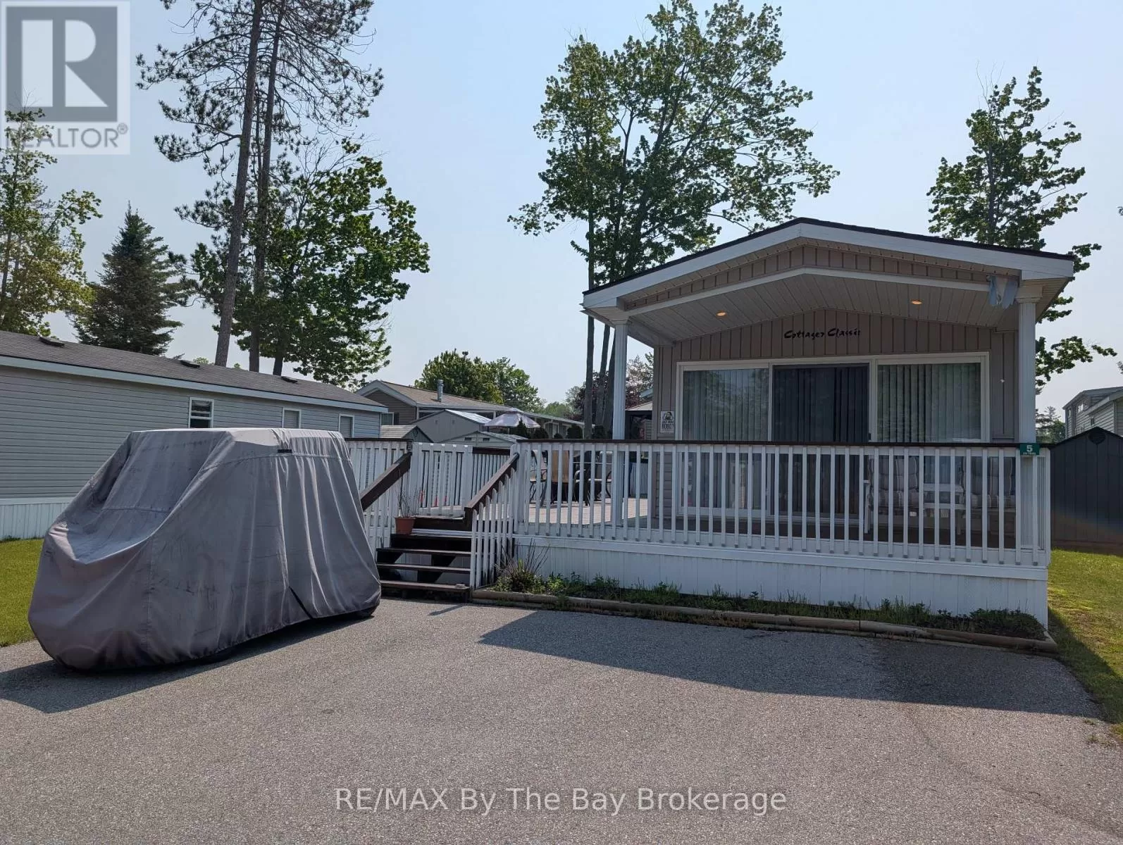 Modular for rent: 5 Chippewa Trail, Wasaga Beach, Ontario L9Z 1X7