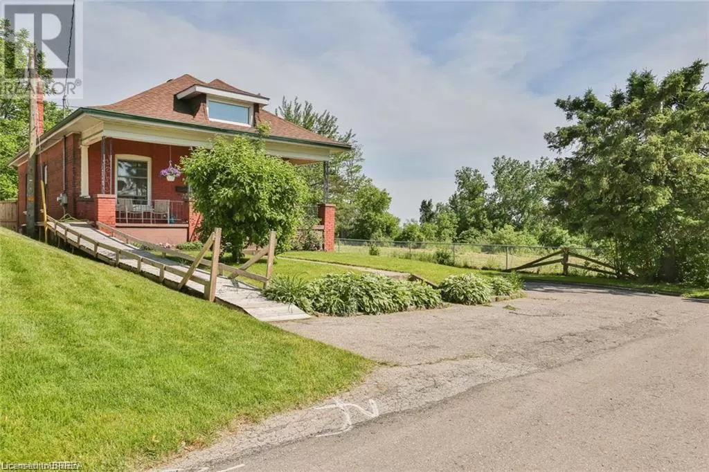 House for rent: 5 Cloverdale Avenue, Brantford, Ontario N3R 3X7