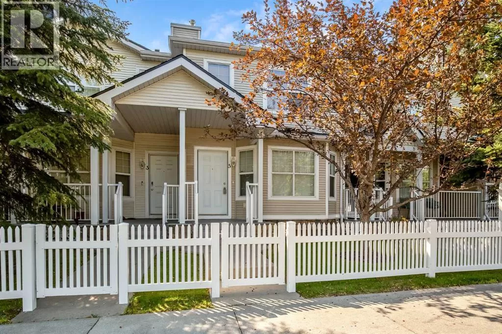 Row / Townhouse for rent: 5 Country Village Landing Ne, Calgary, Alberta T3K 5K1