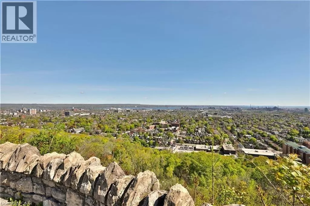 Apartment for rent: 5 East 36th Street Unit# 205c, Hamilton, Ontario L8V 3Y6