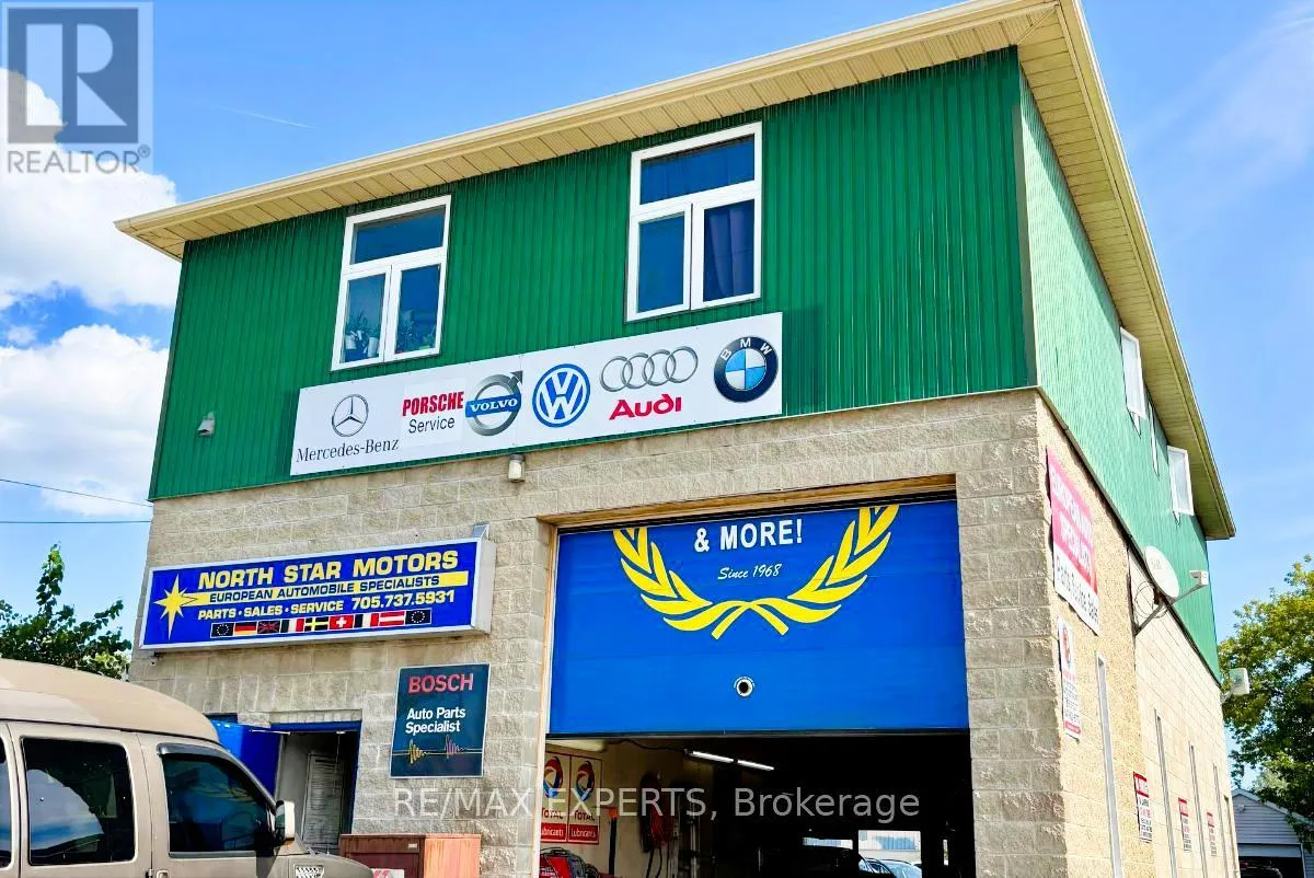 5 Ferndale Drive N, Barrie, Ontario L4N 9V3