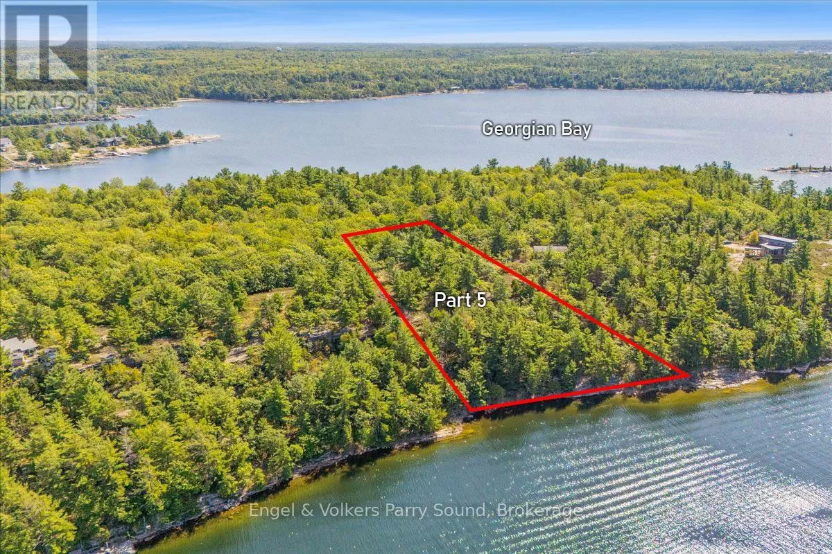 5 Ma Lane, McDougall, Ontario P2A 2W9