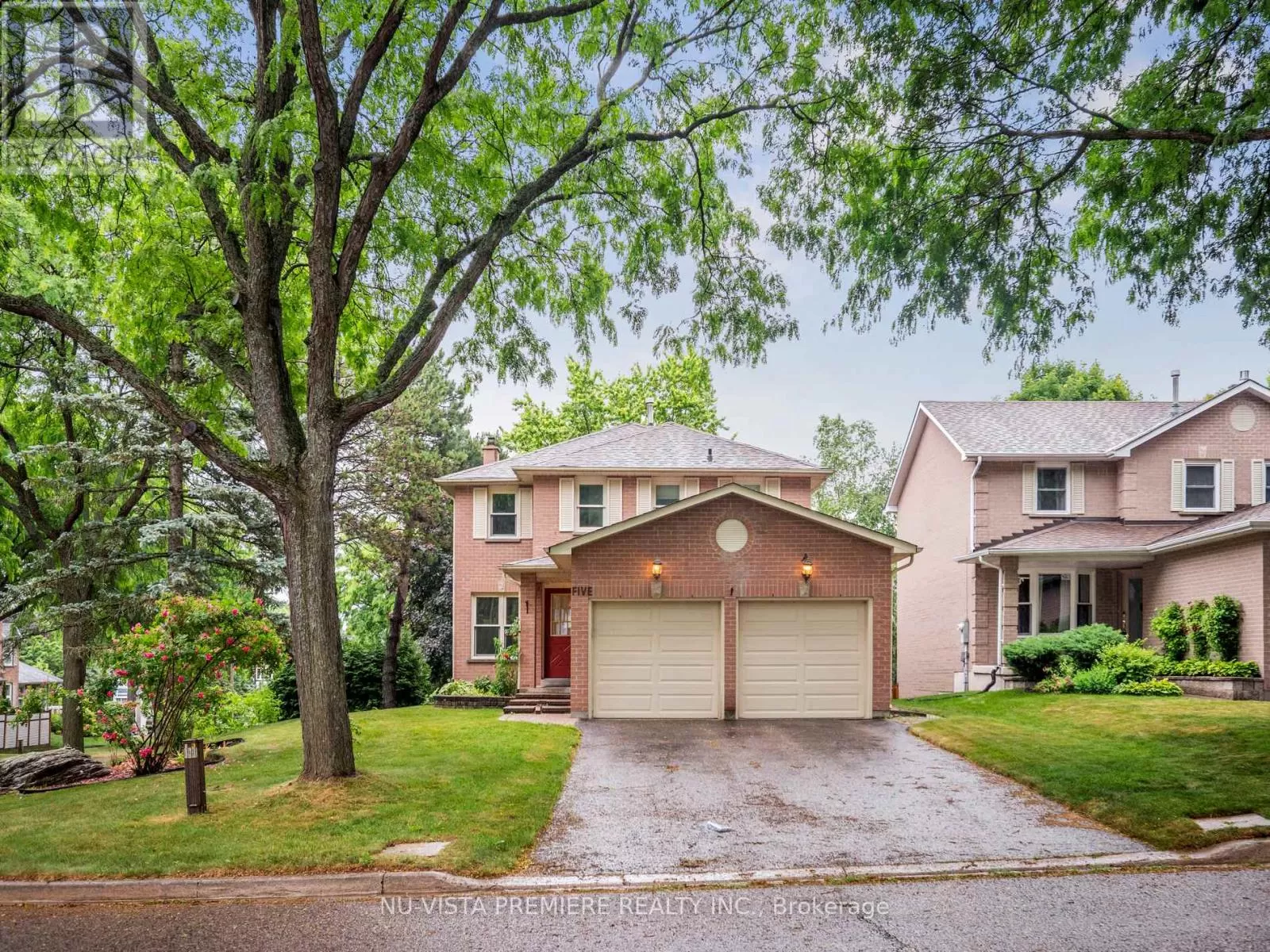 House for rent: 5 Mendys Forest, Aurora, Ontario L4G 5A4