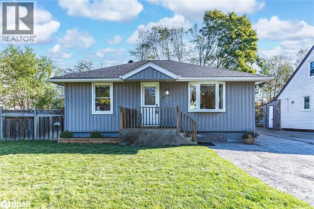 House for rent: 5 Newton Street, Barrie, Ontario L4M 3N2