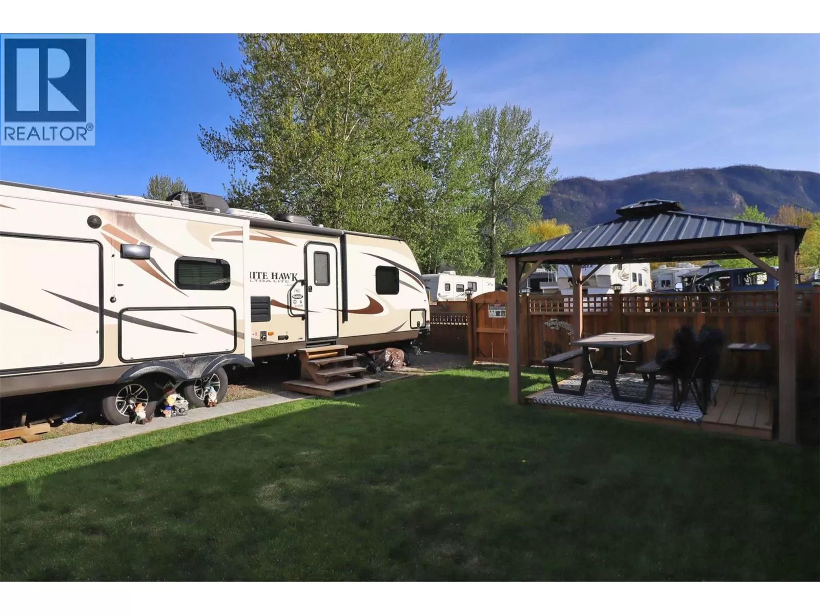 Other for rent: 5 Osprey Lane, Lee Creek, British Columbia V0E 1M4