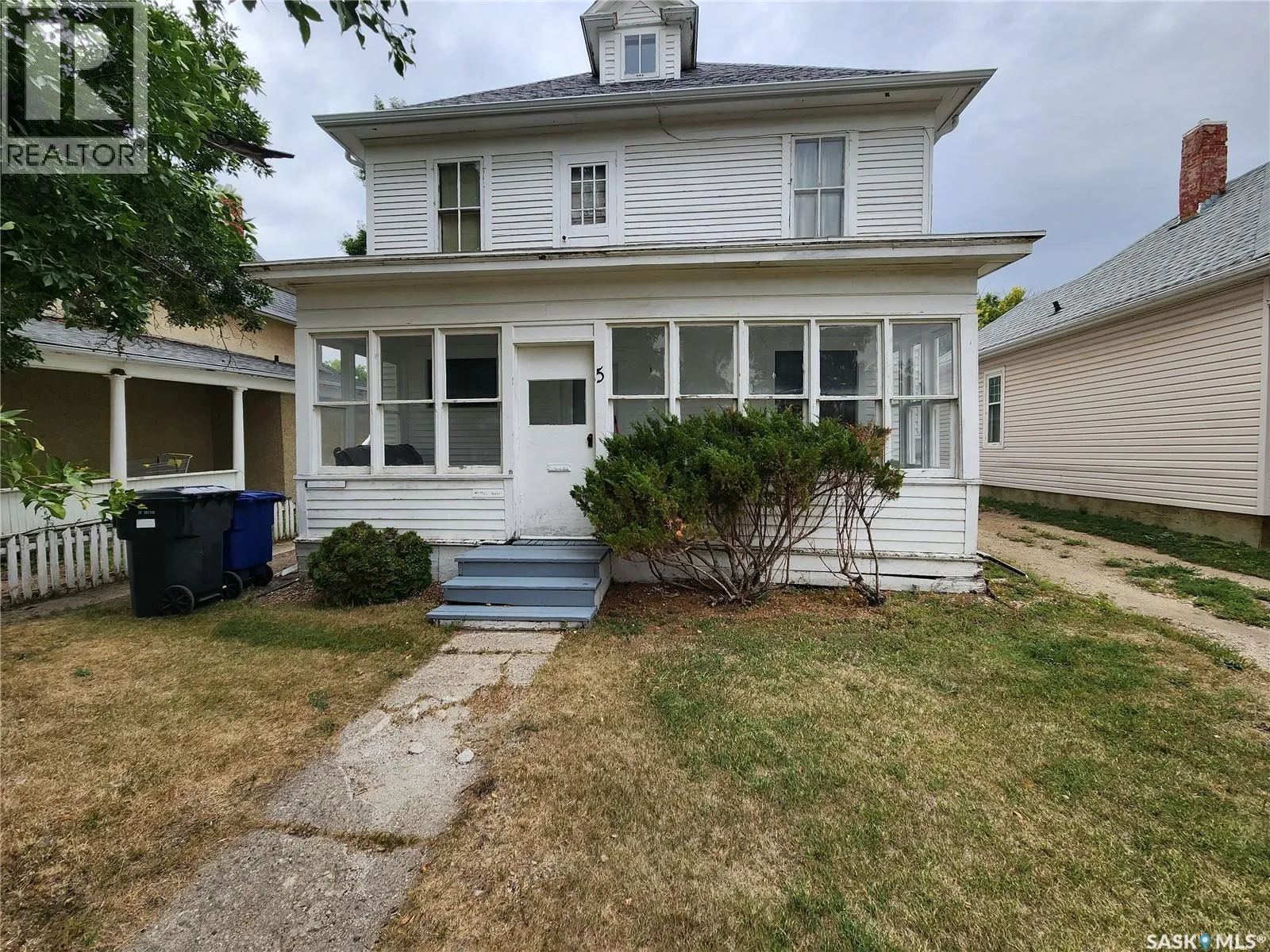 Fourplex for rent: 5 Prairie Avenue, Weyburn, Saskatchewan S4H 0K9