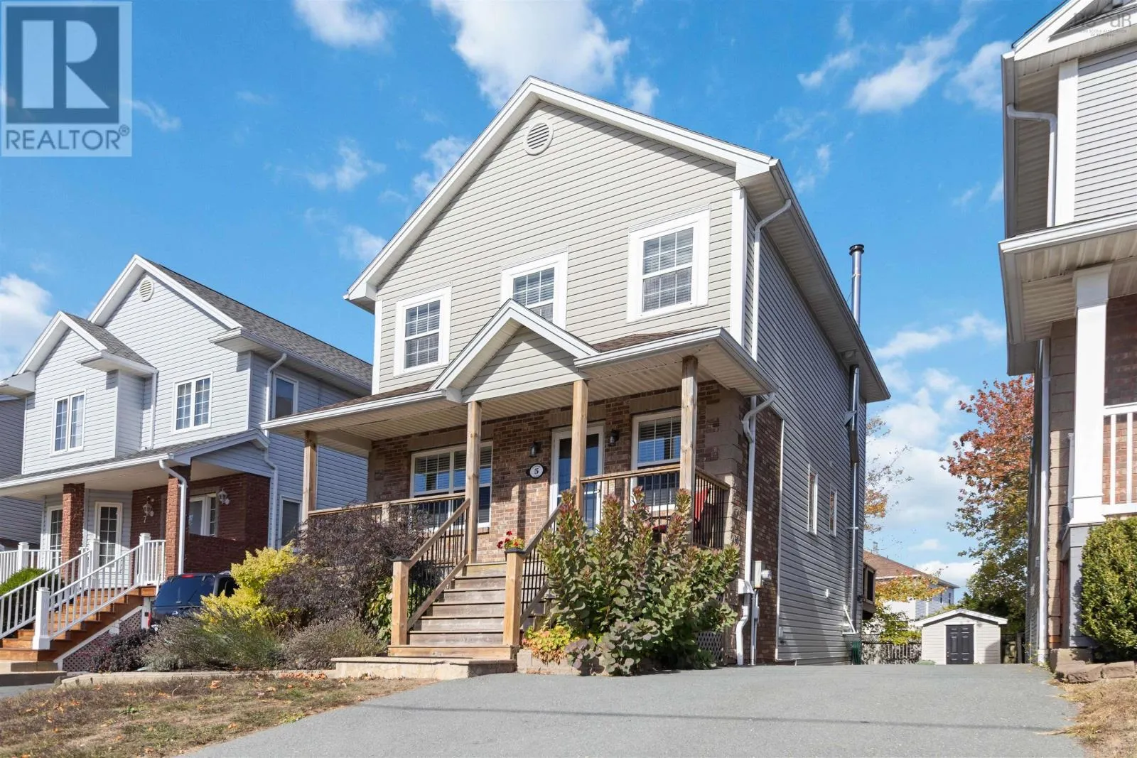 House for rent: 5 Roxham Close, Halifax, Nova Scotia B3S 1G2