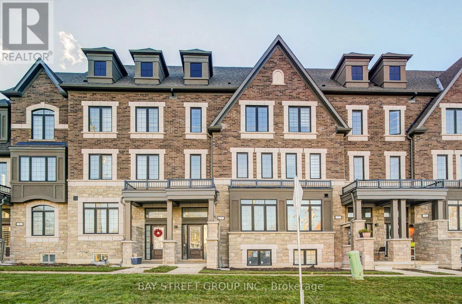 Row / Townhouse for rent: 5 Selfridge Way, Whitby, Ontario L1N 0N9