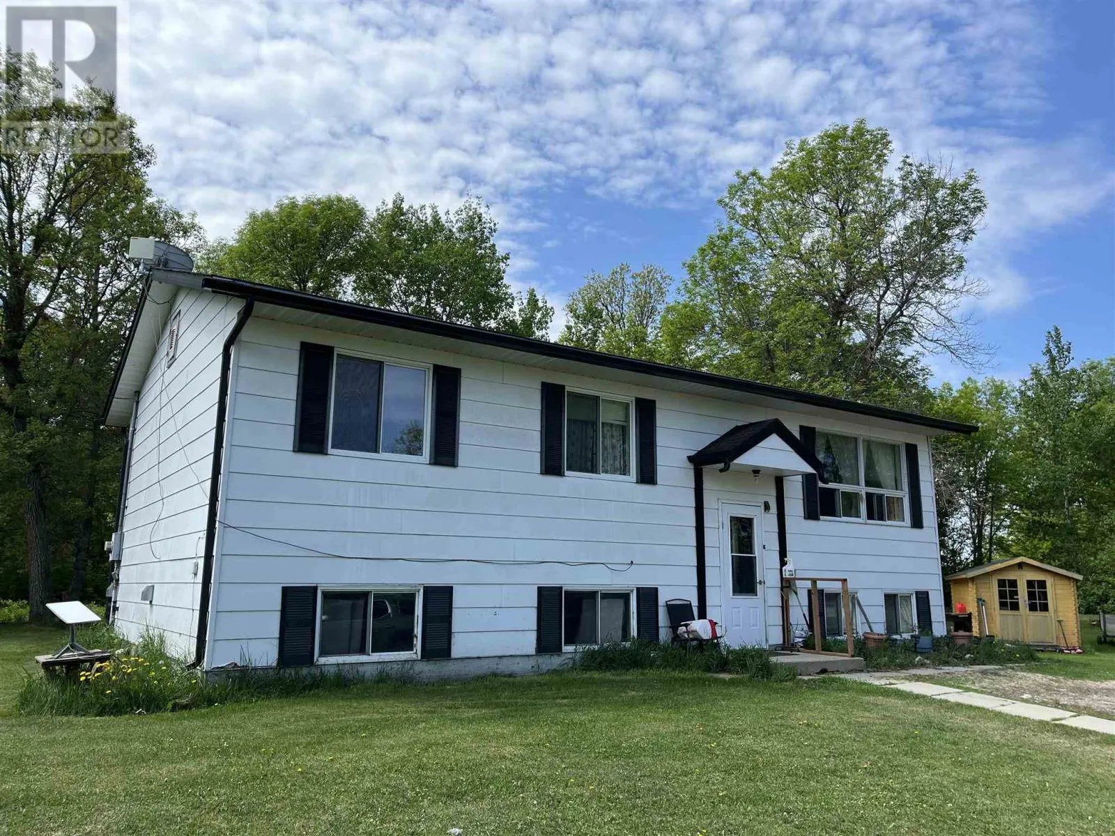 50 Eleanor Lake Road, Morson, Ontario P0W 1M0