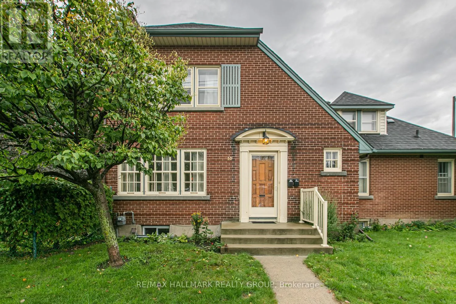 Triplex for rent: 50 Tyndall Avenue, Ottawa, Ontario K1Y 3J8