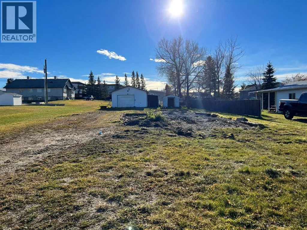 5004 52 Avenue, Valleyview, Alberta T0H 3N0