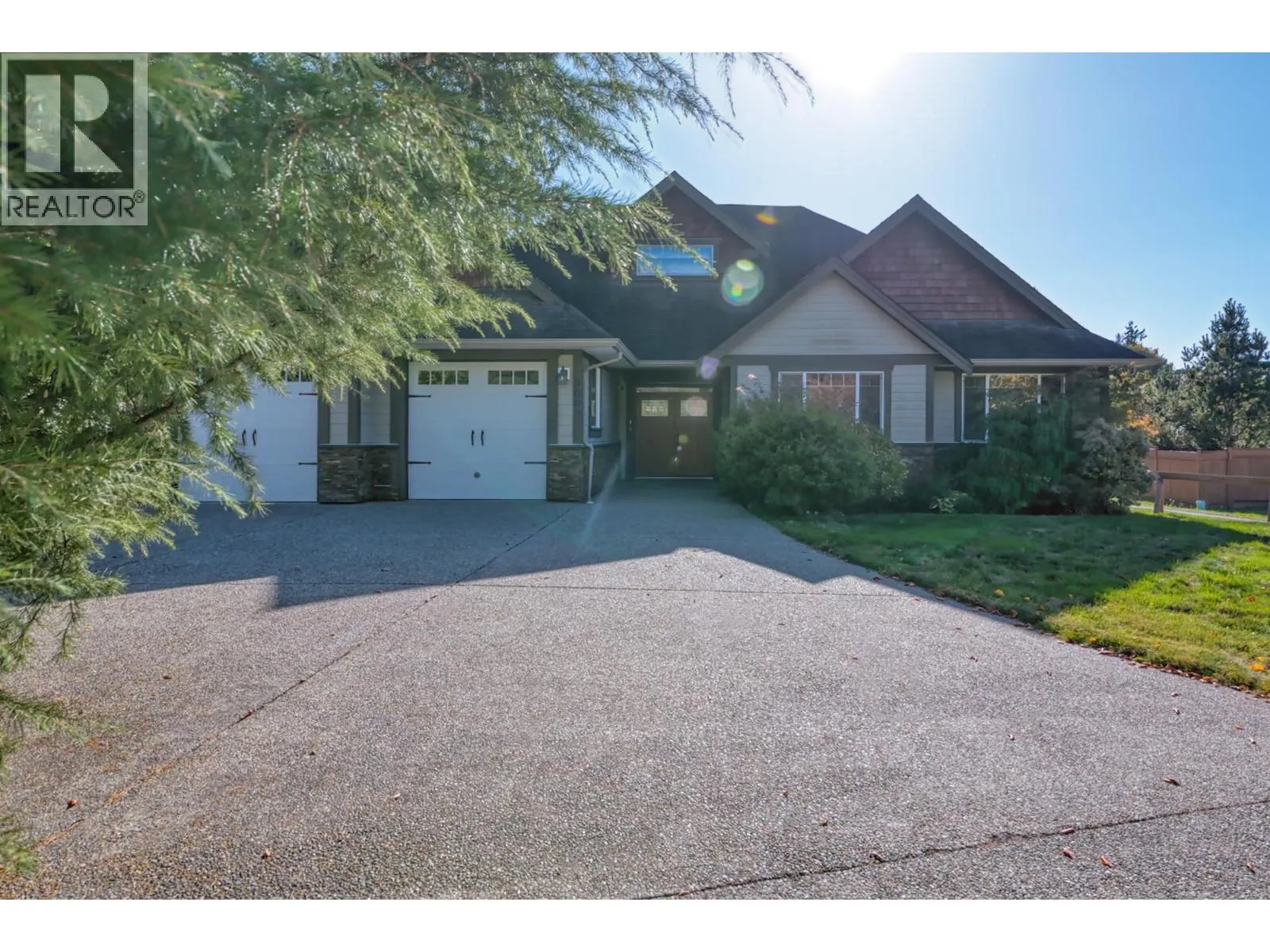 House for rent: 5005 Bay Road, Sechelt, British Columbia V7Z 0E9