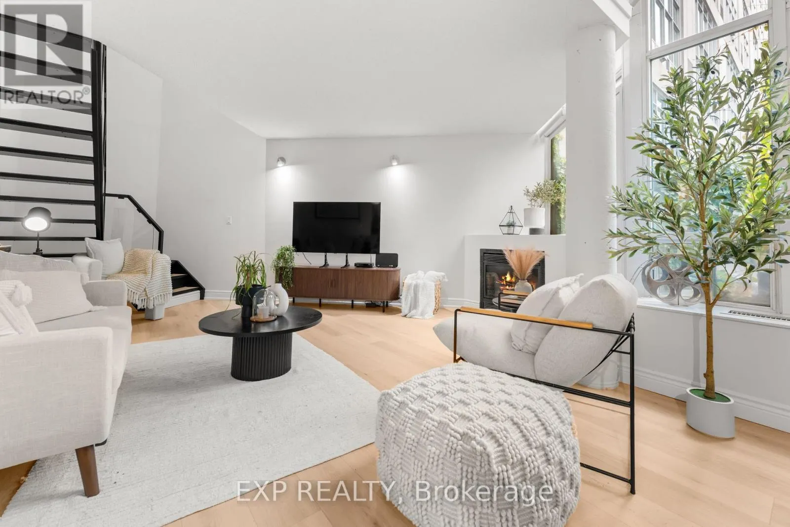 Apartment for rent: 501 - 250 Manitoba Street, Toronto, Ontario M8Y 4G8