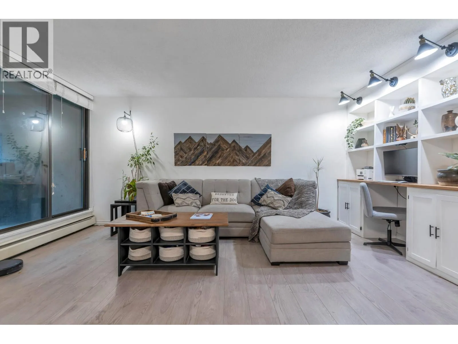 Apartment for rent: 501 3771 Bartlett Court, Burnaby, British Columbia V3J 7G8