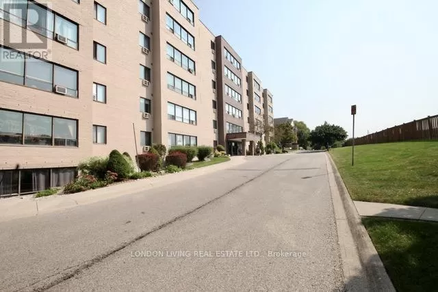 Apartment for rent: 501 - 650 Cheapside Street, London East, Ontario N5Y 5J8