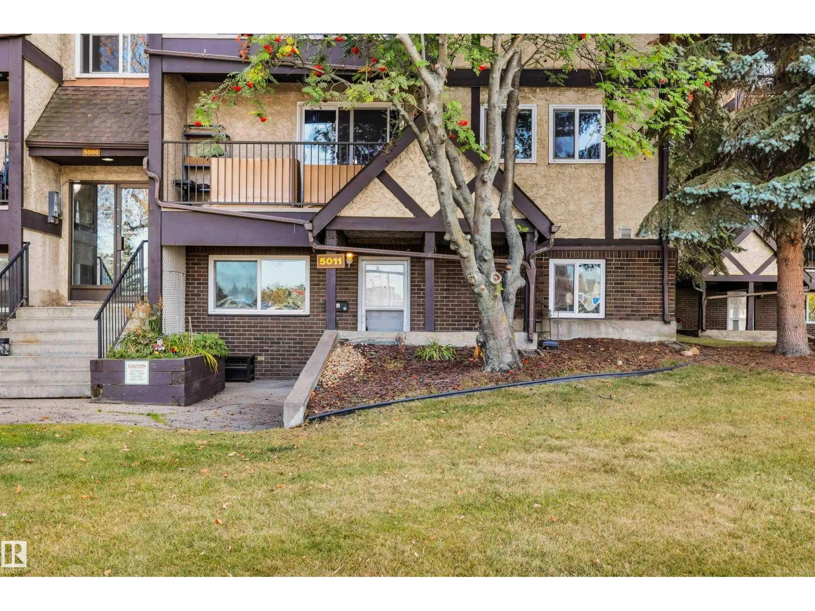 Apartment for rent: 5011 Tudor Gl, St. Albert, Alberta T8N 3V4