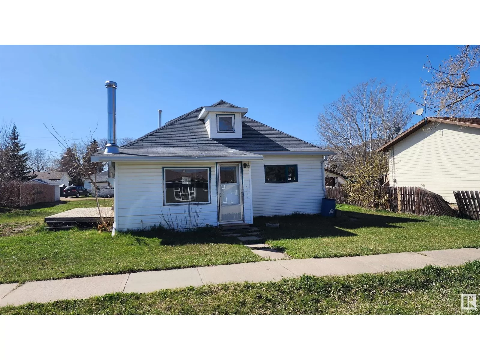 House for rent: 5012 51 St, Mannville, Alberta T0B 2W0