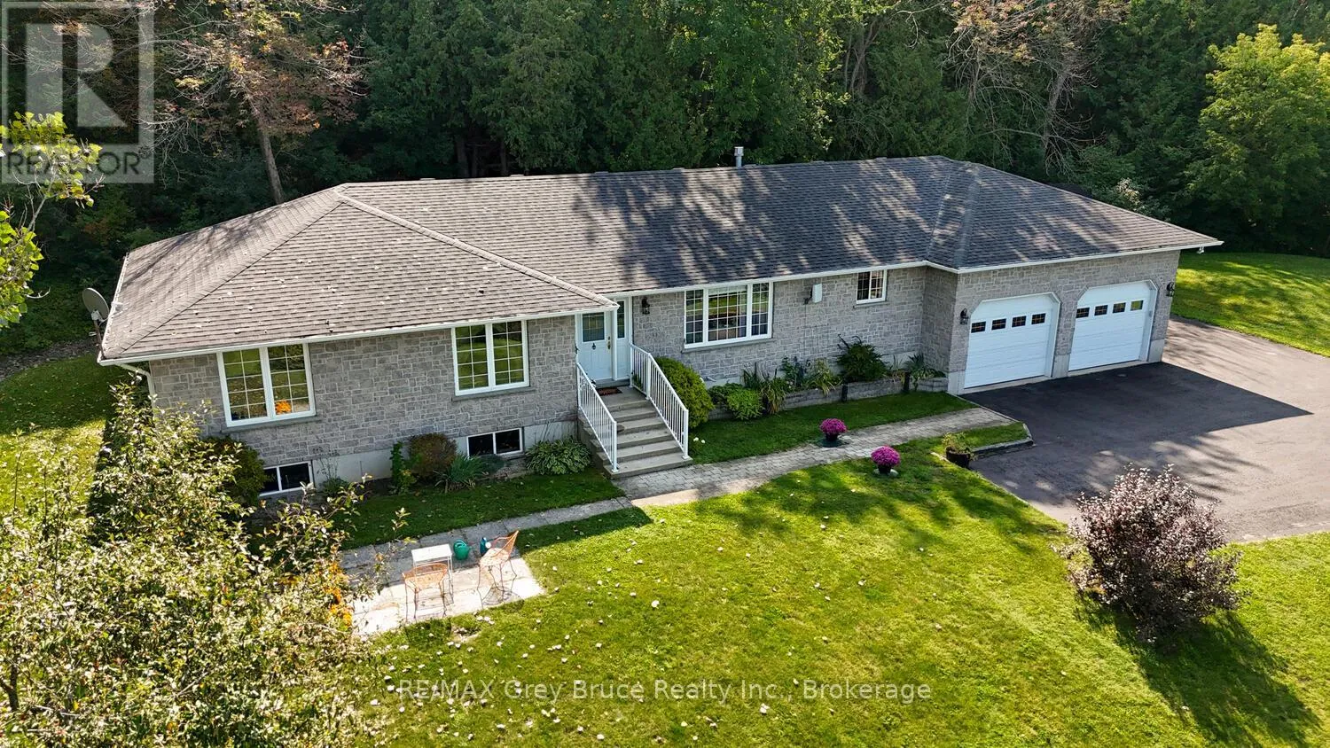 House for rent: 501204 Grey 1 Road, Georgian Bluffs, Ontario N0H 2T0