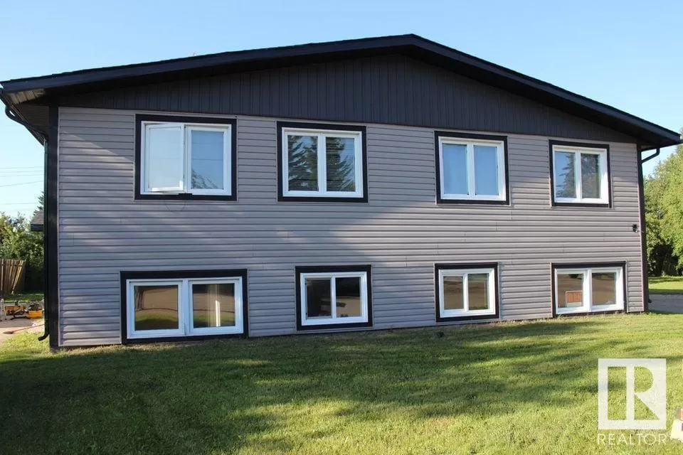 Fourplex for rent: 5014 52 Av, Glendon, Alberta T0A 1P0