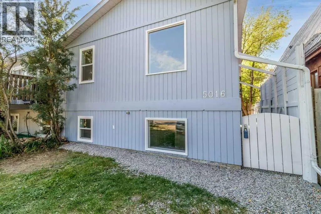 Duplex for rent: 5016 44 Street, Sylvan Lake, Alberta T4S 1C4