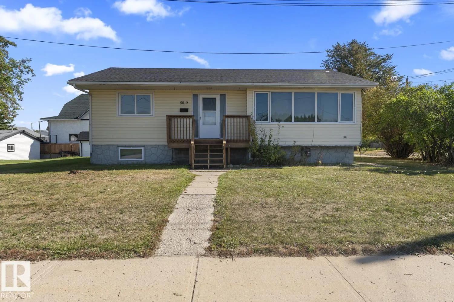 House for rent: 5019 62 St, Cold Lake, Alberta T9M 1T6