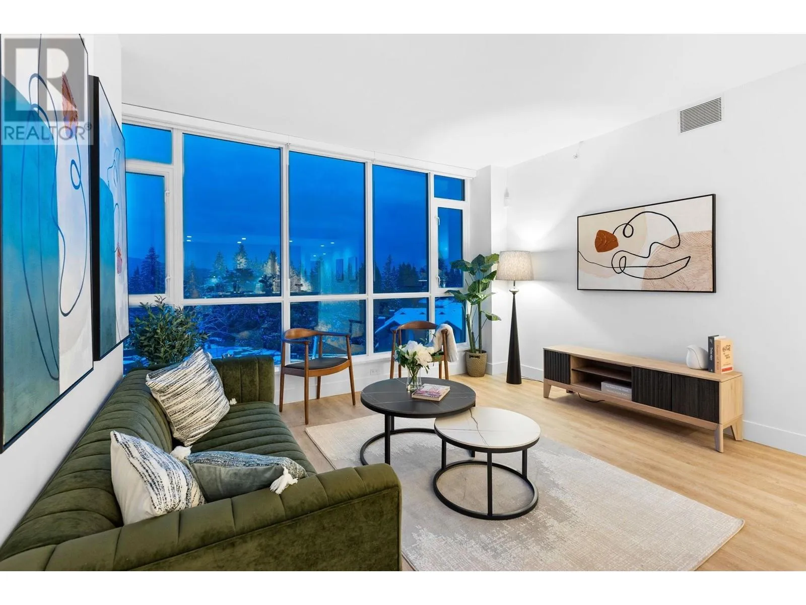 Apartment for rent: 502 2325 Emery Court, North Vancouver, British Columbia V7J 0E8