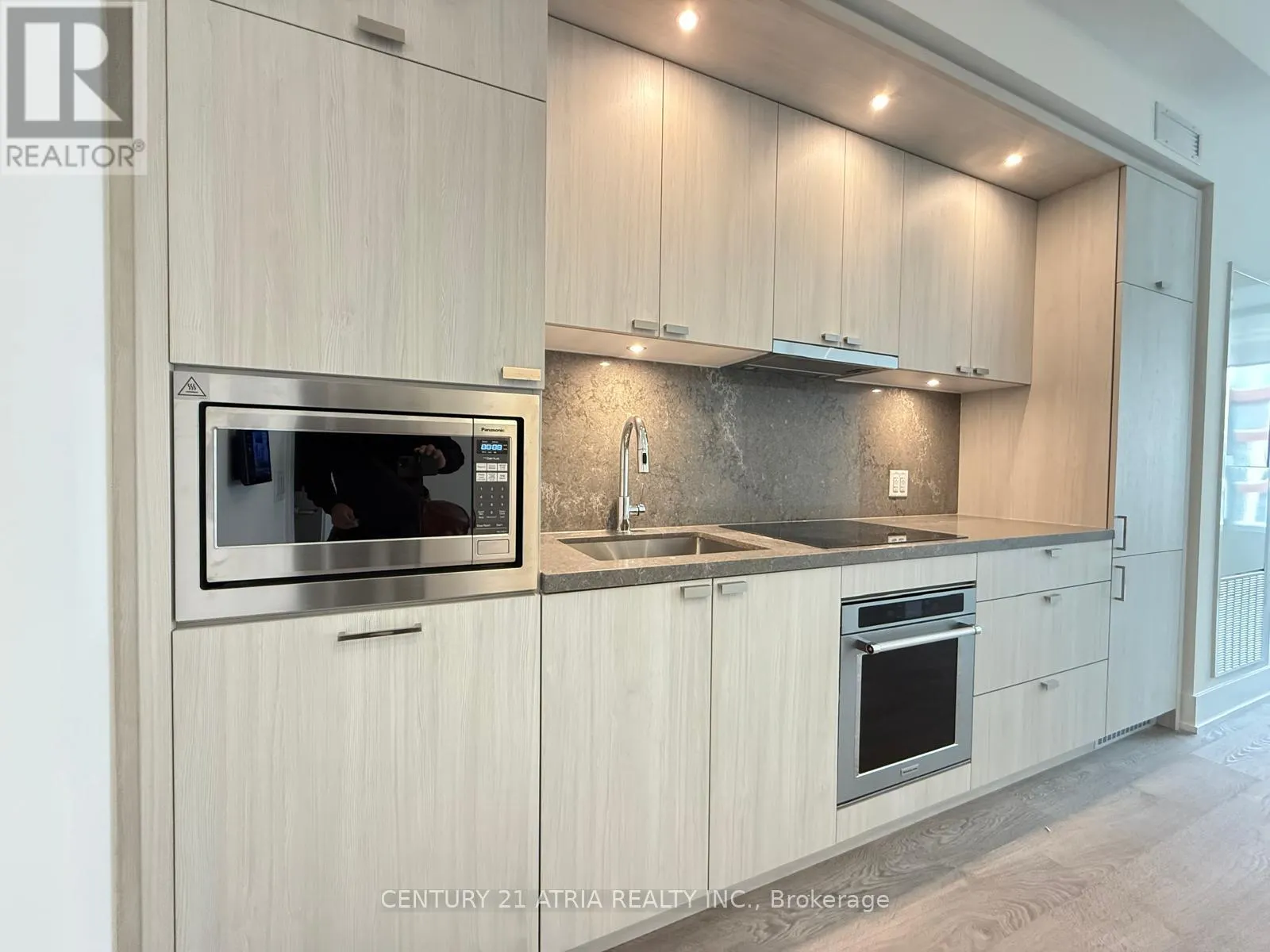 Apartment for rent: 502 - 259 The Kingsway, Toronto, Ontario M9A 0G2