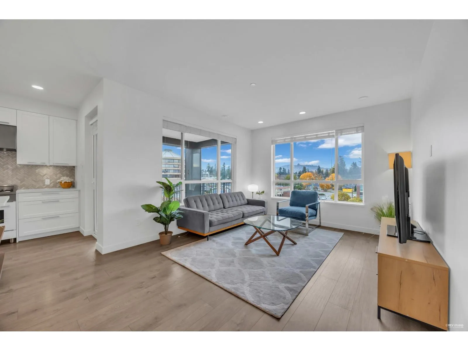 Apartment for rent: 502 33530 Mayfair Avenue, Abbotsford, British Columbia V2S 0J2