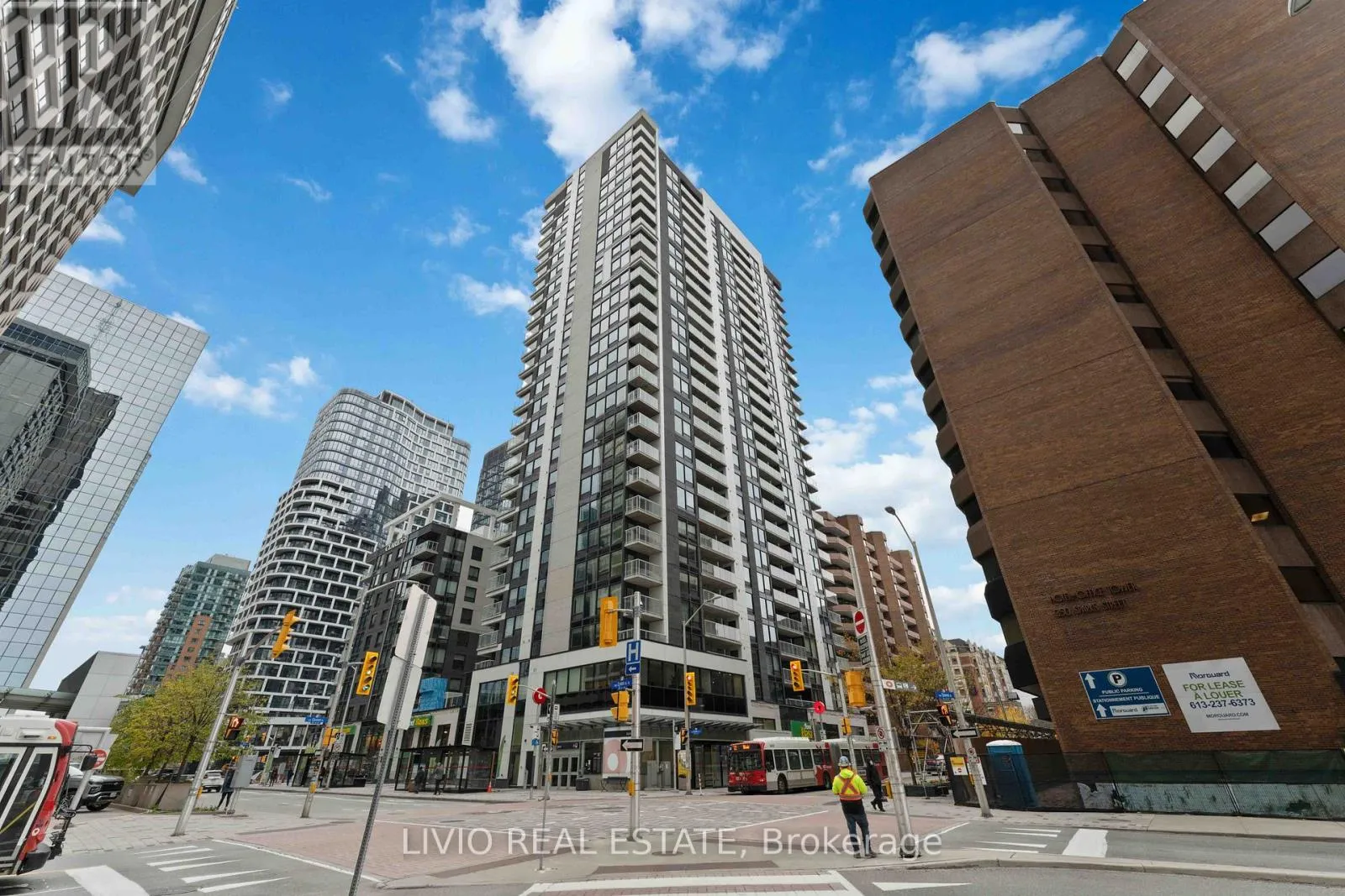 Apartment for rent: 502 - 340 Queen Street Ottawa Street, Ottawa, Ontario K1R 0G1