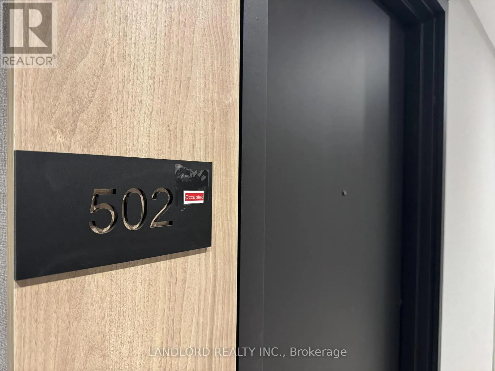 Apartment for rent: 502 - 500 Plains Road E, Burlington, Ontario L7T 2E1