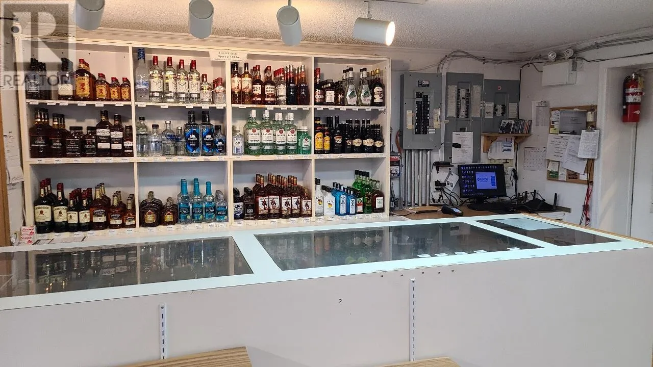 Retail for rent: 5025 Highway 97, Farmington, British Columbia V1G 0J3