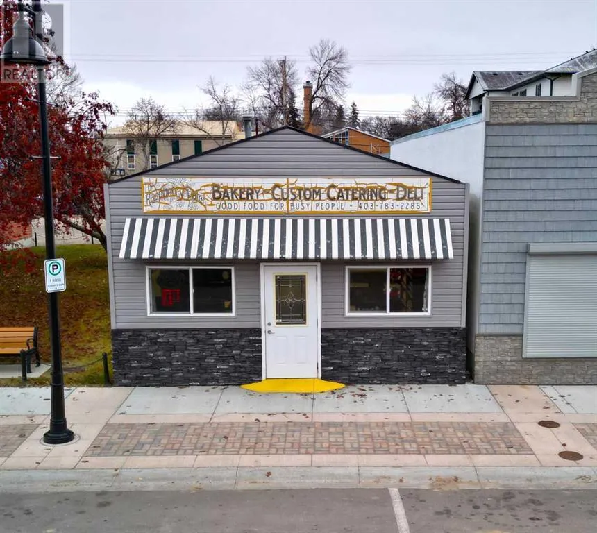 5026 51 Avenue, Ponoka, Alberta T4J 1S4