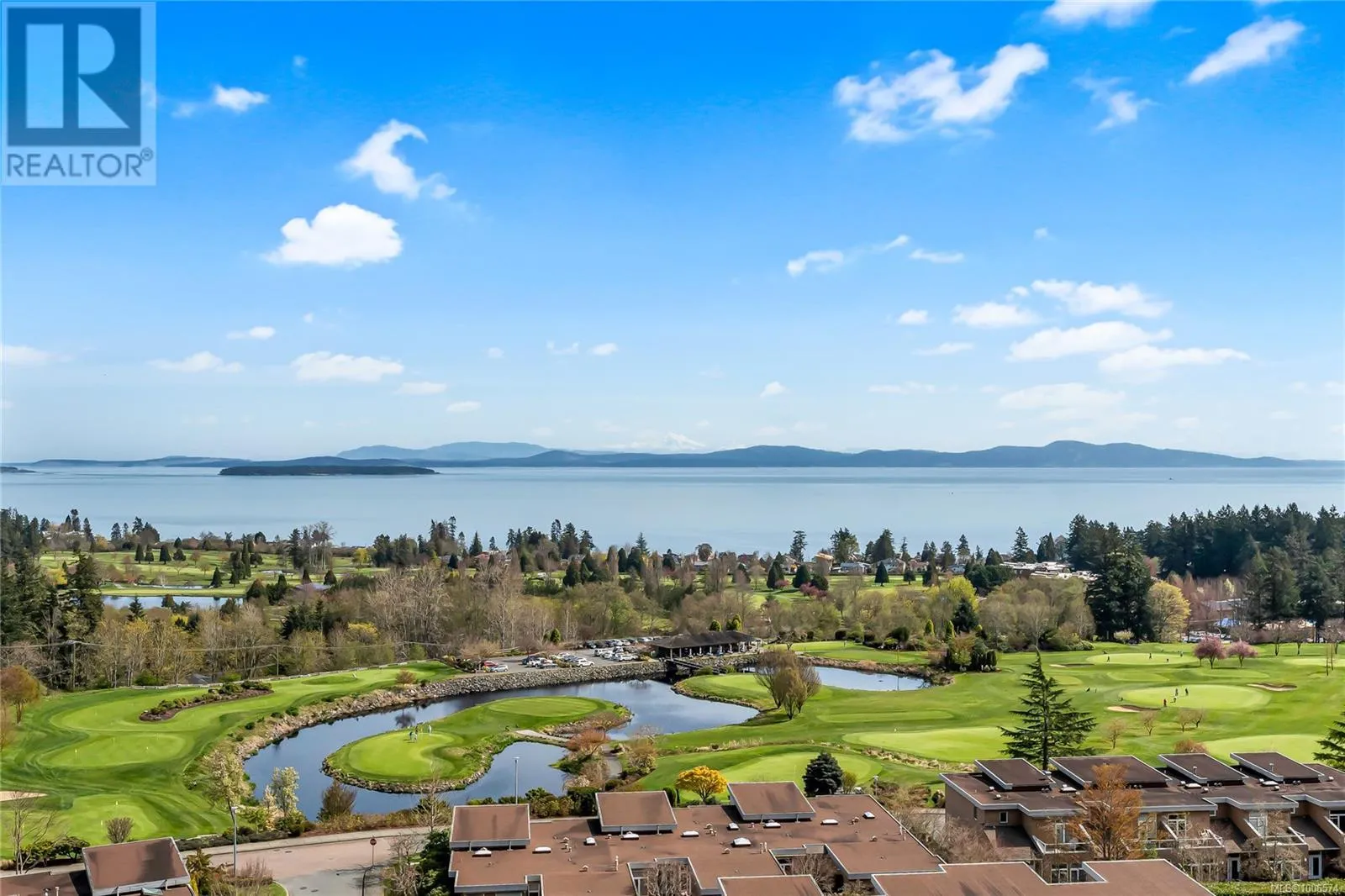 Apartment for rent: 503 5388 Hill Rise Terr, Saanich, British Columbia V8Y 3K3