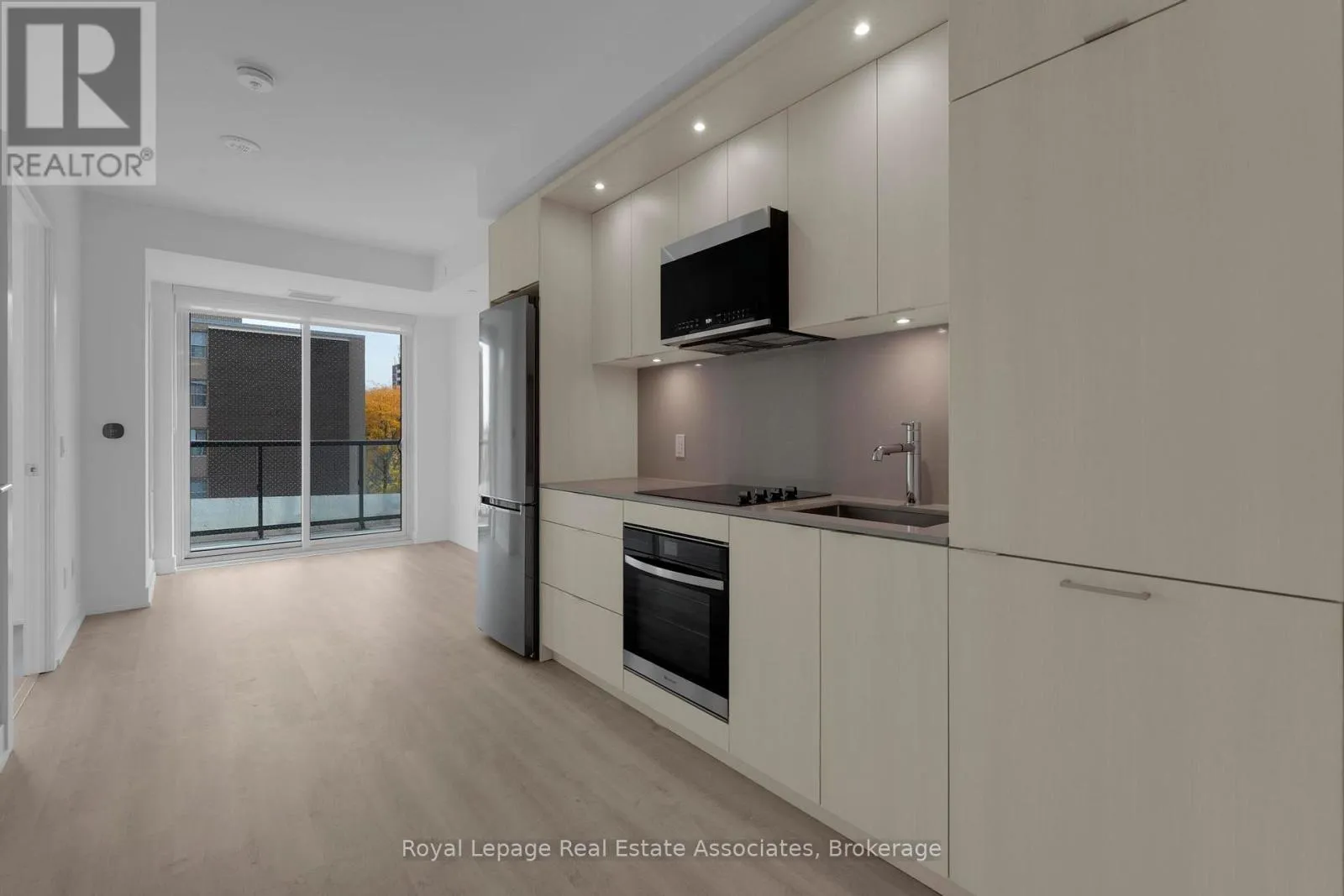 Apartment for rent: 503 - 60 Central Park Roadway, Toronto, Ontario M9A 3K1