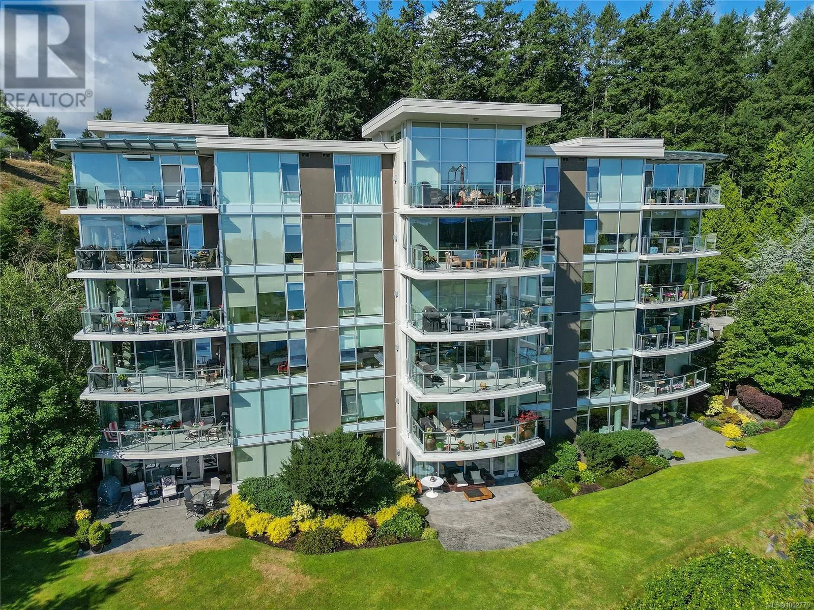 Apartment for rent: 503 738 Sayward Hill Terr, Saanich, British Columbia V8Y 3K1