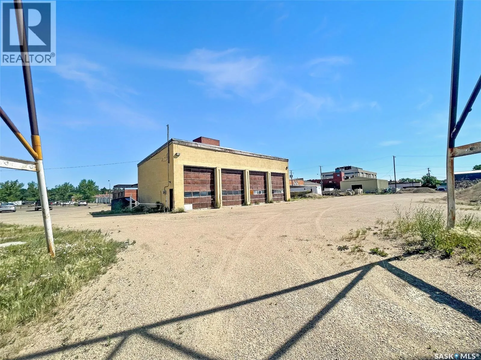 Warehouse for rent: 503 North Railway Street W, Swift Current, Saskatchewan S9H 4T4