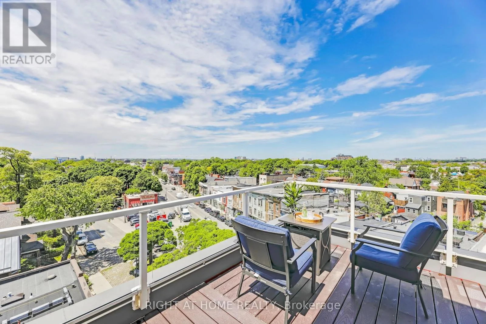 Apartment for rent: 504 - 1 St Johns Road, Toronto, Ontario M6P 1T7