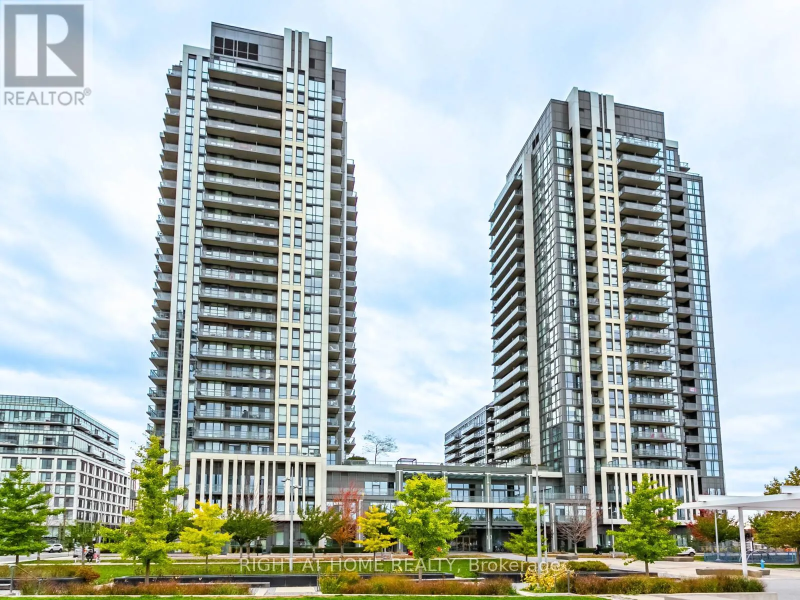 Apartment for rent: 504 - 17 Zorra Street, Toronto, Ontario M8Z 0C8