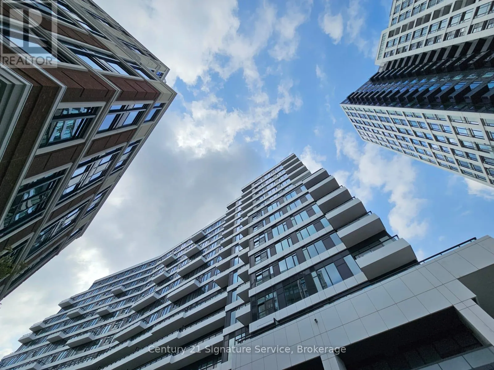 Apartment for rent: 504 - 2485 Eglinton Avenue W, Mississauga, Ontario L5M 2T1