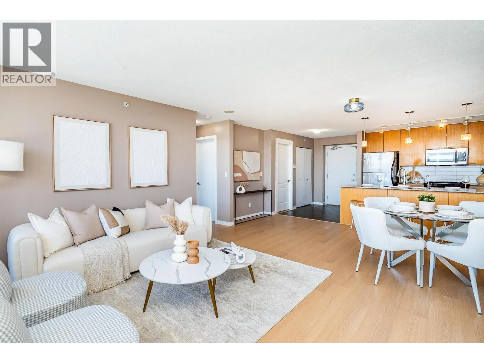 Apartment for rent: 504 39 Sixth Street, New Westminster, British Columbia V3L 0B3