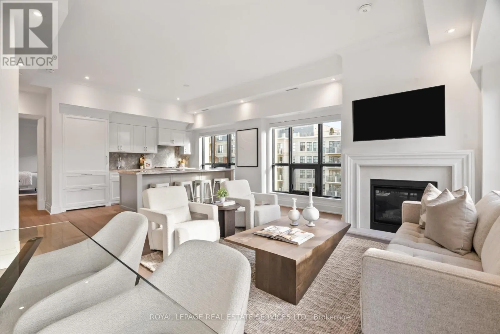 Apartment for rent: 504 - 4 The Kingsway, Toronto, Ontario M8X 2T1