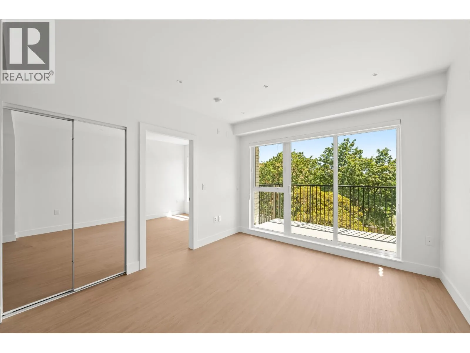 Apartment for rent: 505 2235 E Broadway, Vancouver, British Columbia V5N 0J5