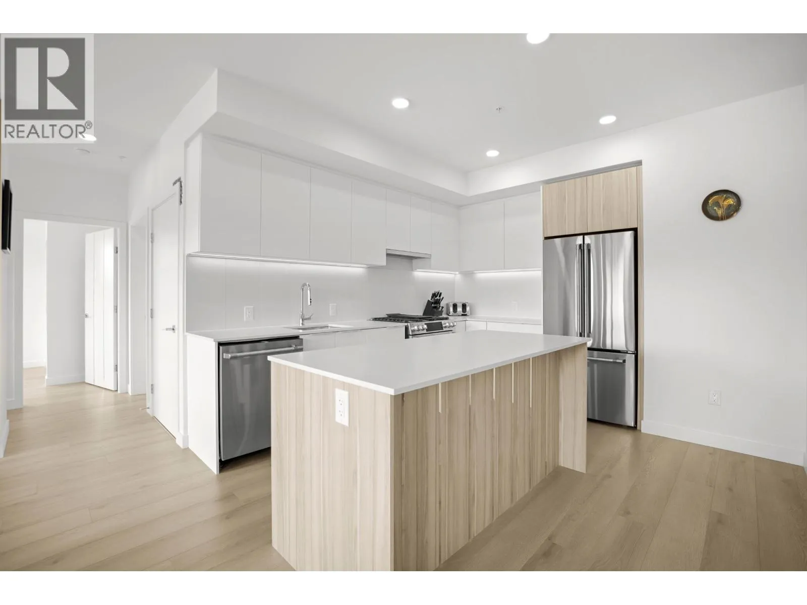 Apartment for rent: 505 2450 Garden Drive, Vancouver, British Columbia V5N 0K1